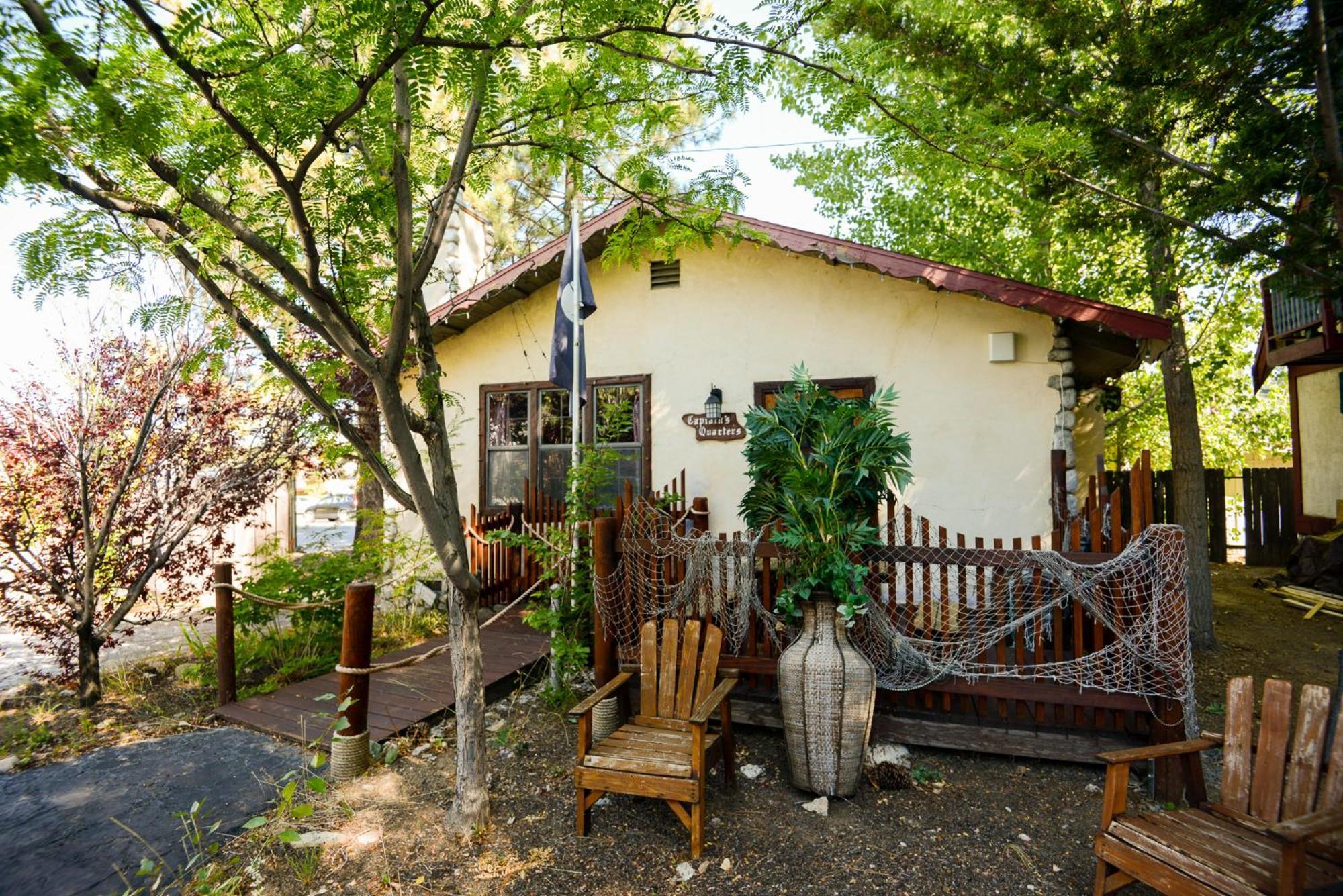 Hotel Castle Wood Theme Cottages- Couples Only 3*