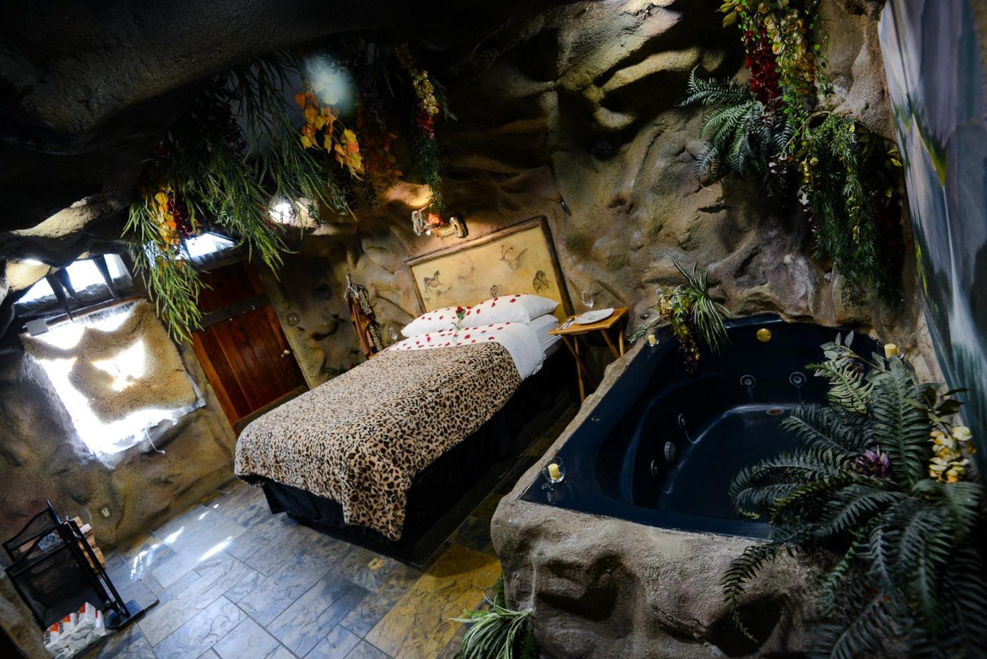 Castle Wood Theme Cottages- Couples Only Big Bear Lake