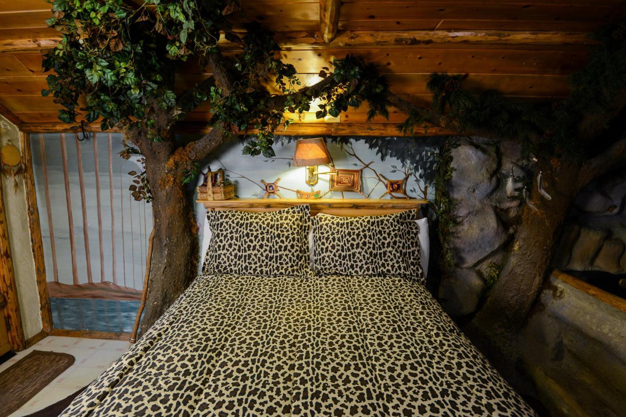 Castle Wood Theme Cottages- Couples Only 3*