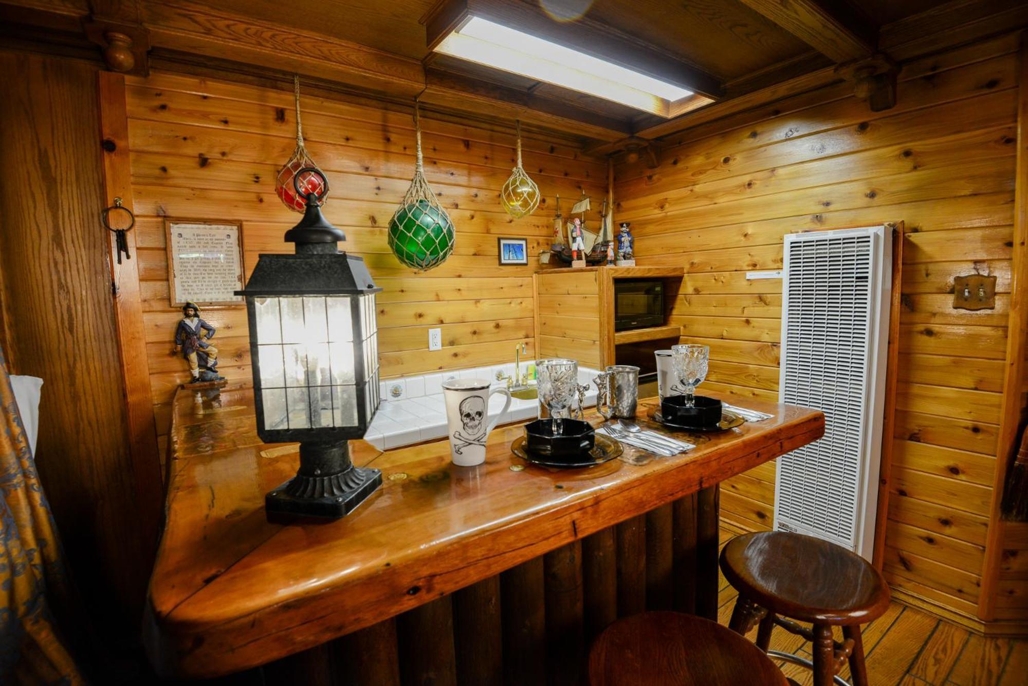 Hotel Castle Wood Theme Cottages- Couples Only 3*