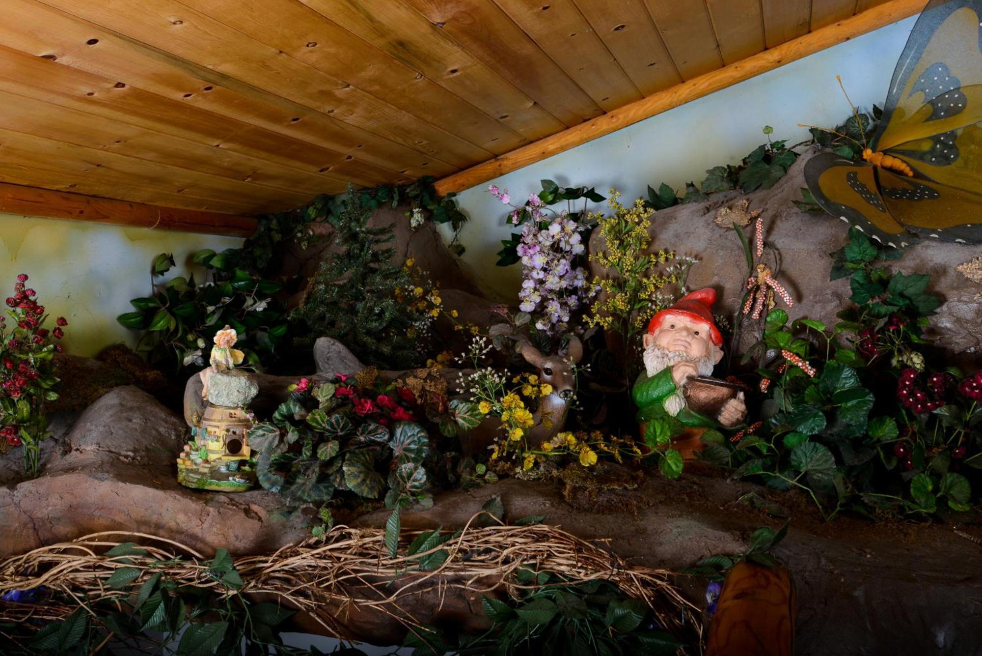 Hotel Castle Wood Theme Cottages- Couples Only Big Bear Lake