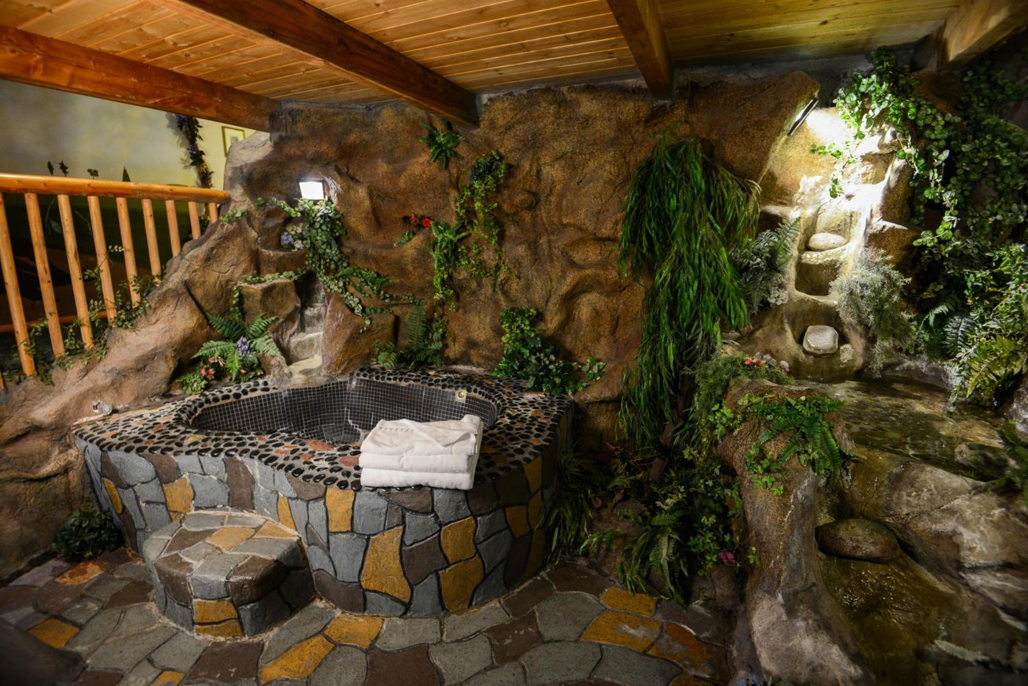 Hotel Castle Wood Theme Cottages- Couples Only 3*