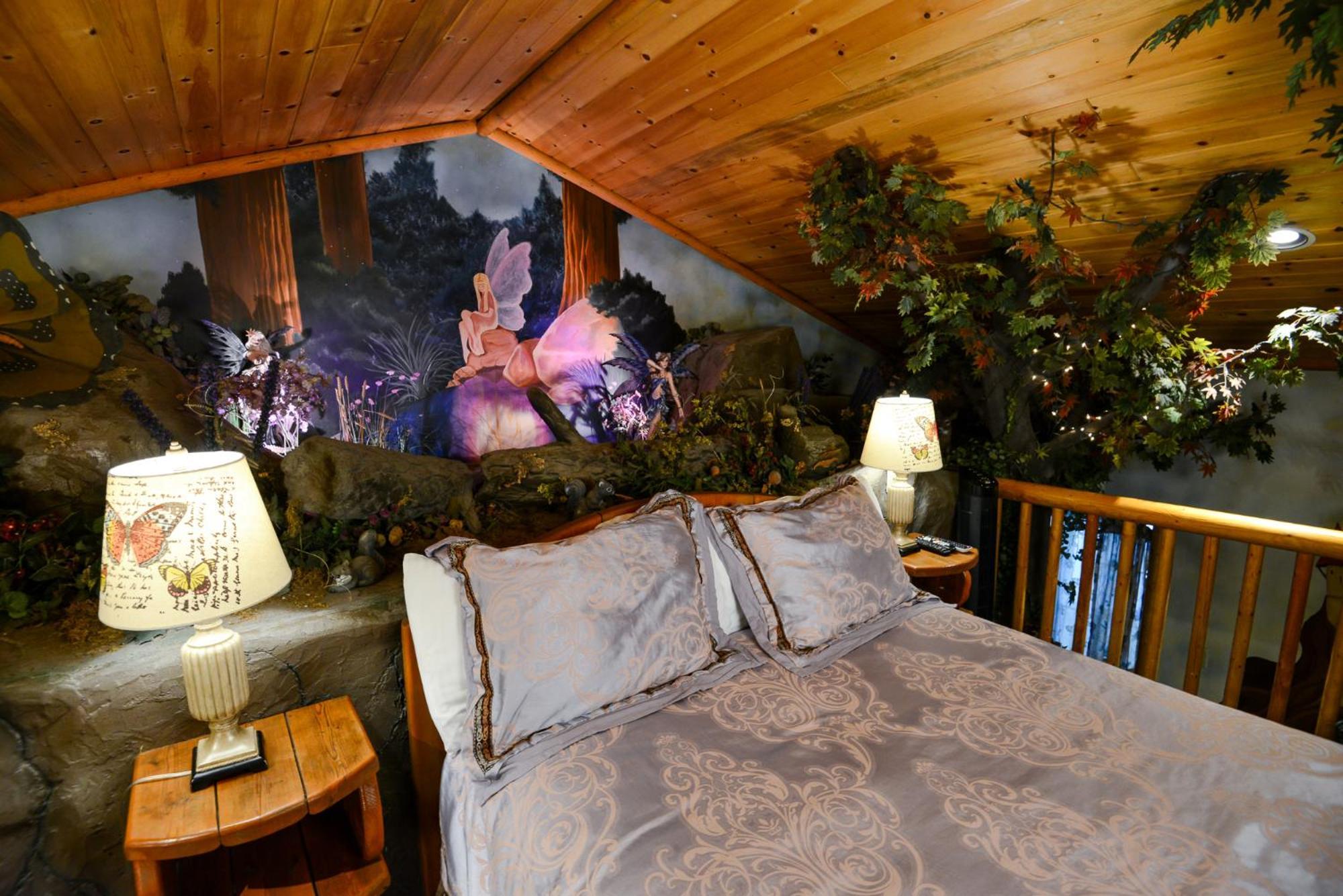 Castle Wood Theme Cottages- Couples Only Hotel