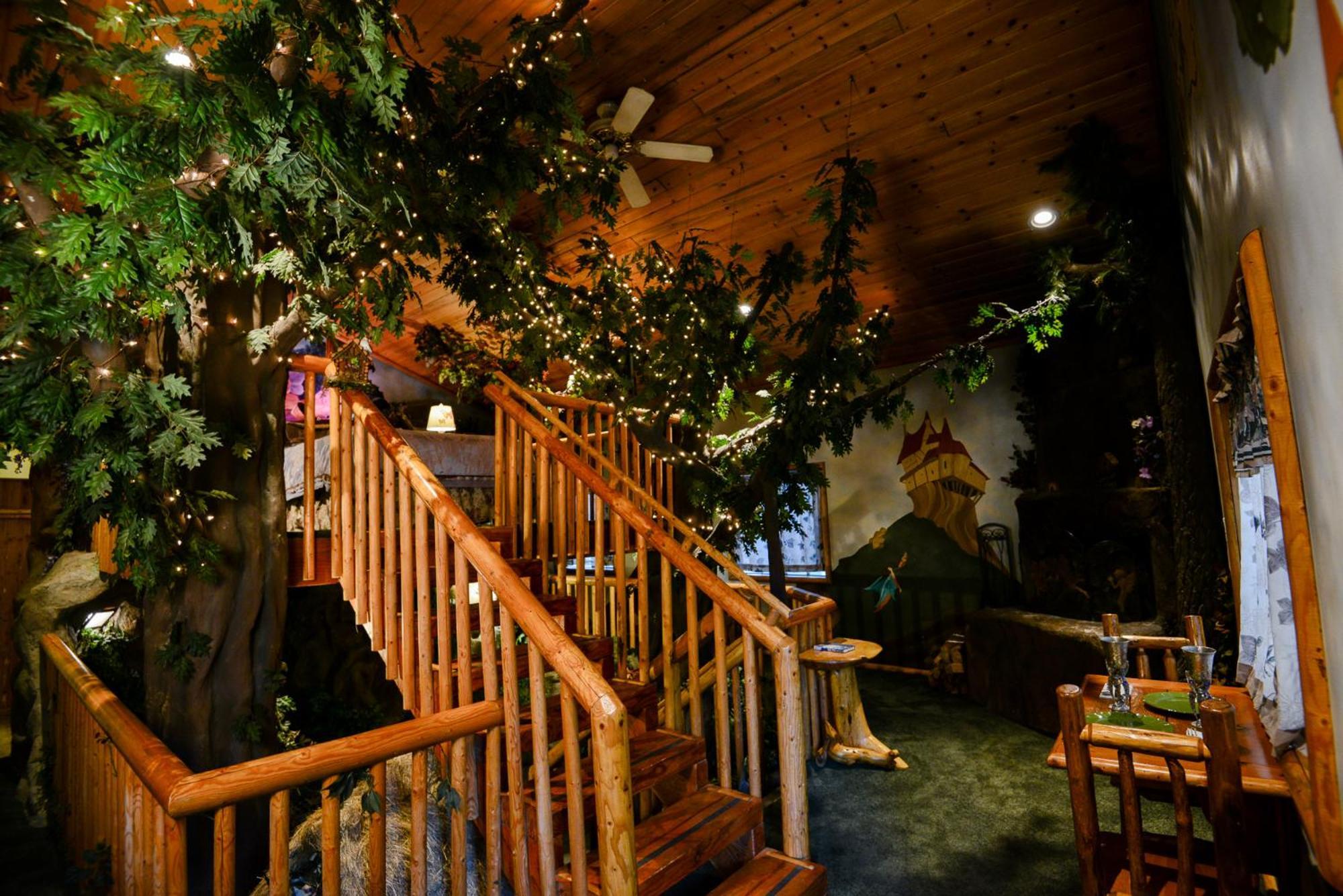 Castle Wood Theme Cottages- Couples Only Hotel 3*