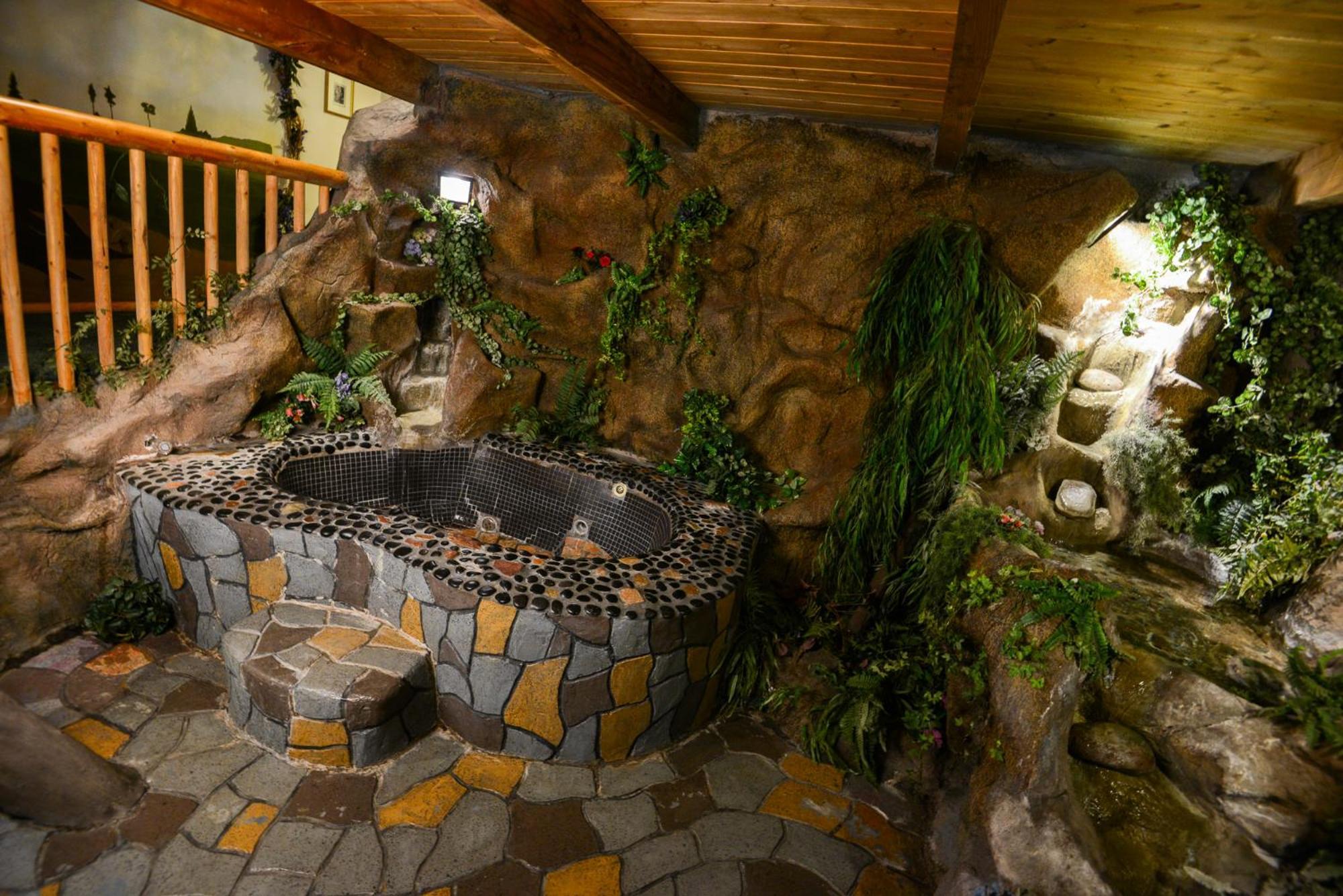 Castle Wood Theme Cottages- Couples Only Big Bear Lake