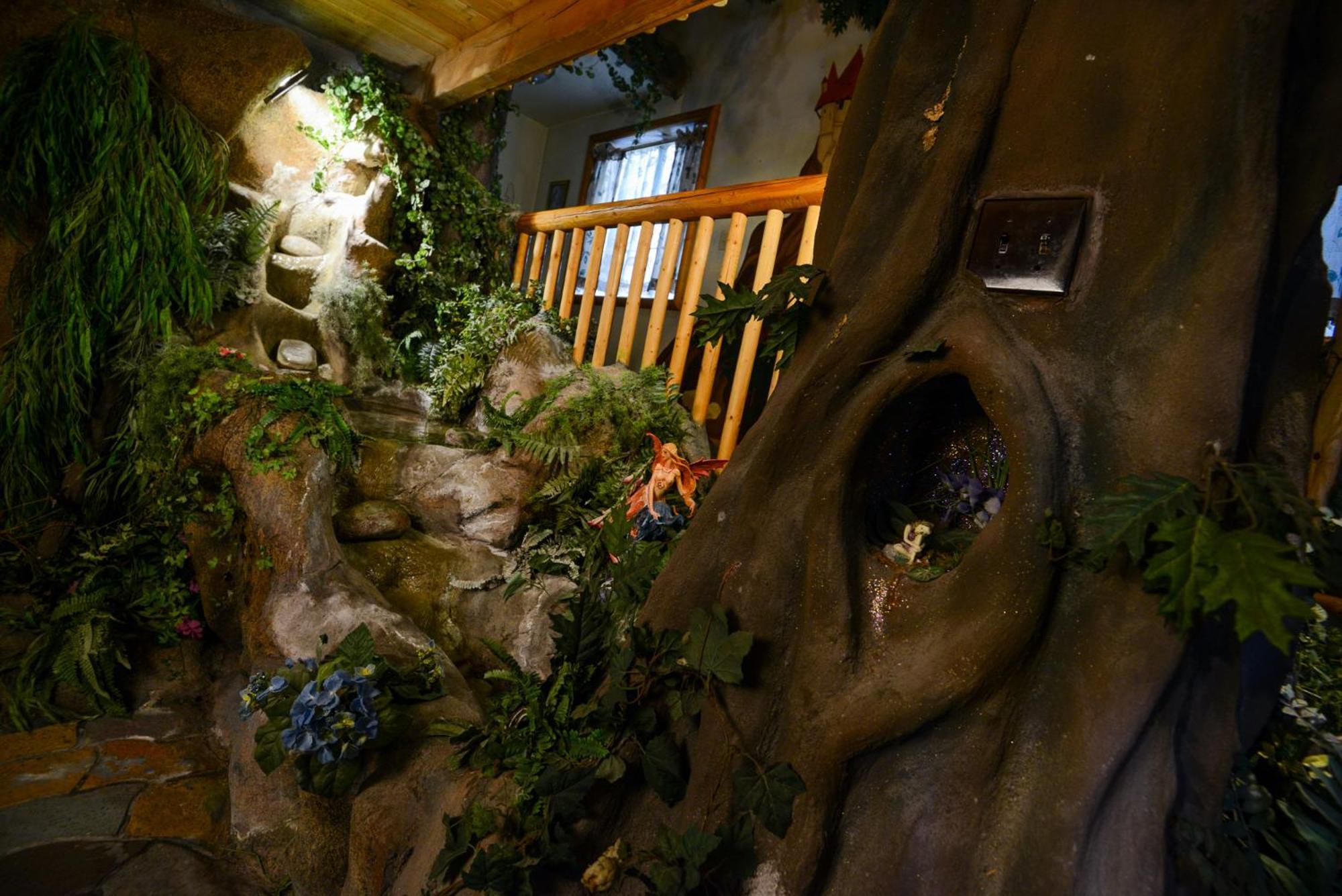 Castle Wood Theme Cottages- Couples Only
