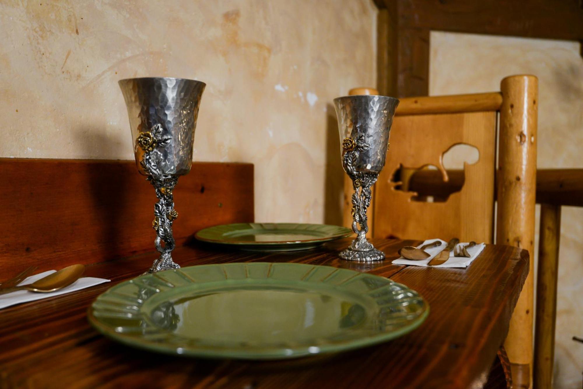 Castle Wood Theme Cottages- Couples Only Hotel Big Bear Lake