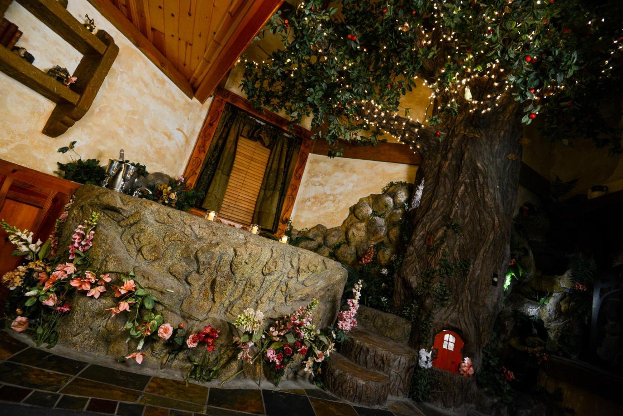 Castle Wood Theme Cottages- Couples Only Hotel Big Bear Lake