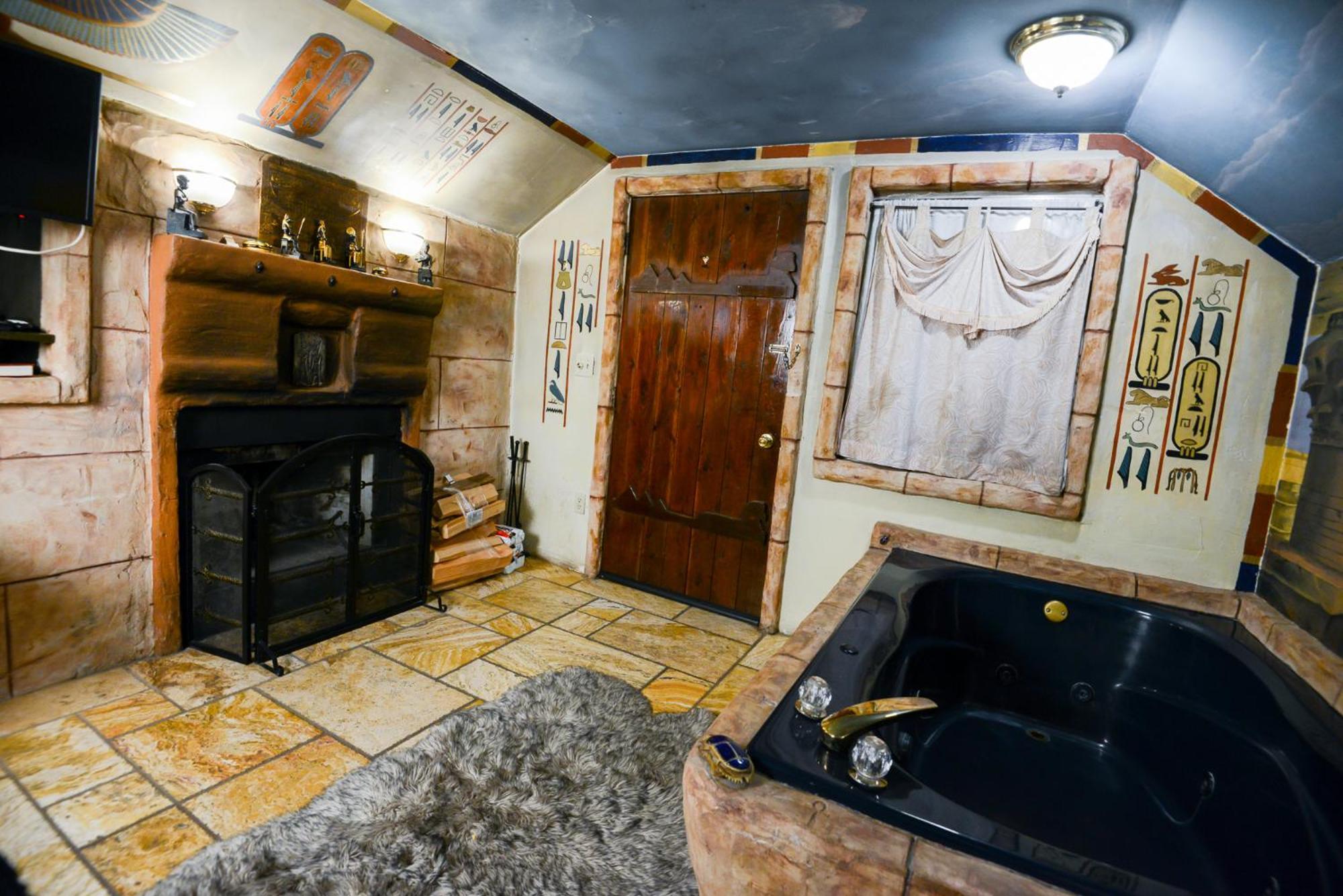 Castle Wood Theme Cottages- Couples Only 3*