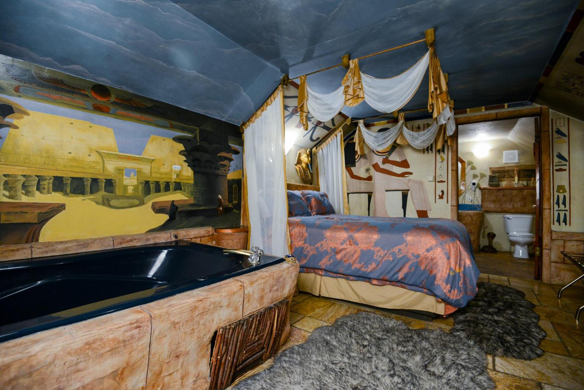 Hotel Castle Wood Theme Cottages- Couples Only